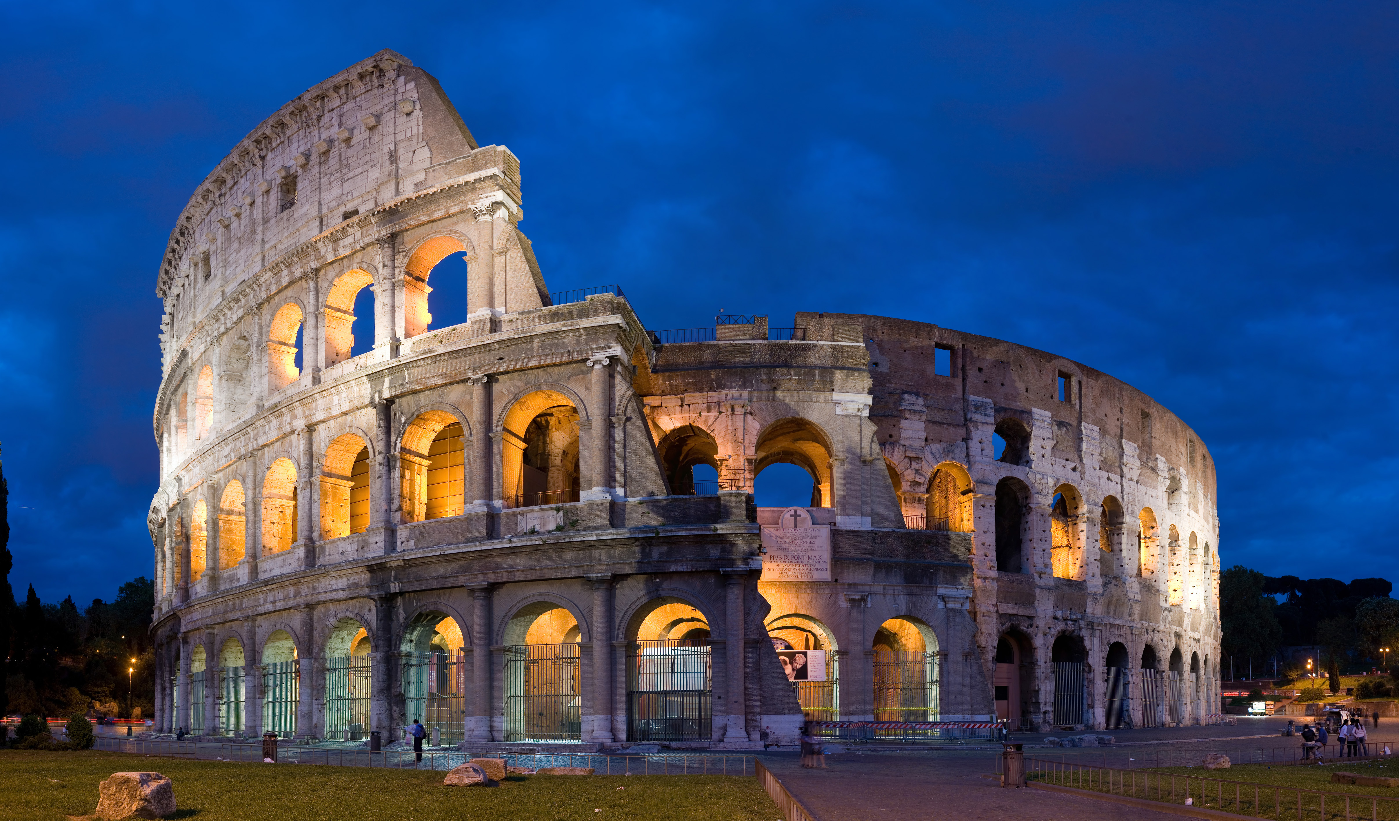Colosseum_in_Rome,_Italy